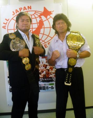 ６・２８札幌で世界タッグ、６・２９札幌で３冠ヘビー級王座を懸けて対戦する諏訪魔（左）と大森隆男