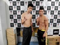 計量を終えた江藤光喜（左）とディアレ