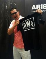 プロレスデビュー30周年の節目、自身もブームを起こした「ｎＷｏ」のＴシャツ発売に乗り出す蝶野正洋＝都内