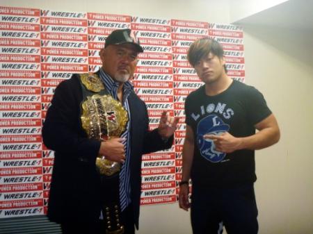 　１２・２２後楽園で真田聖也（左）を相手に初防衛戦を行うＷＲＥＳＴＬＥ-１王者・武藤敬司