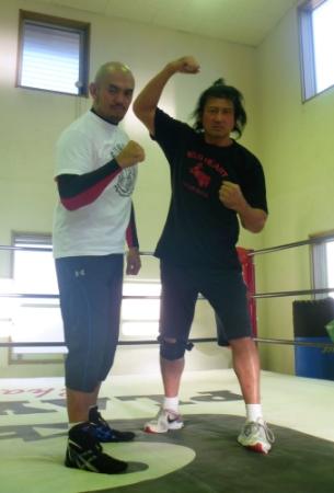 世界最強タッグ決定リーグ戦を前に練習を公開した前世界タッグ王者の秋山準（左）＆大森隆男