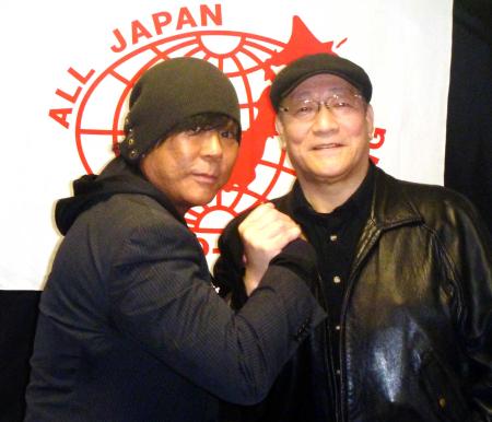 　全日本１２・６大阪で同期タッグを結成する大仁田厚（左）と渕正信
