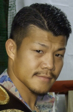 ボクシングの元世界３階級王者・亀田興毅