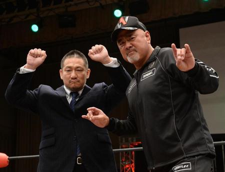 ＷＲＥＳＴＬＥ-１のＣＥＯに就任した高木三四郎（左）と武藤＝後楽園ホール