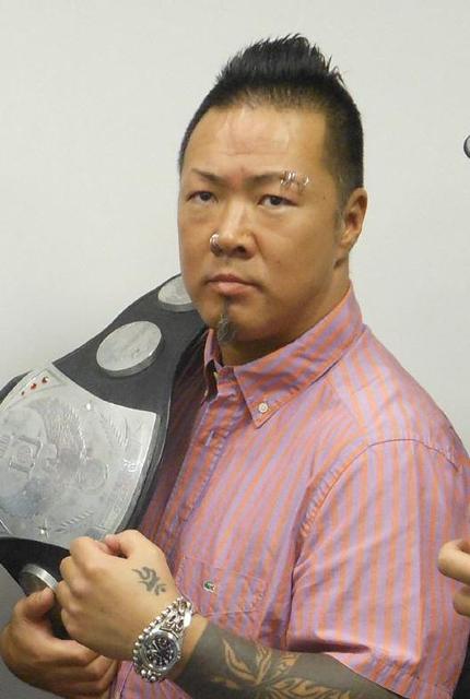 折原昌夫が首を痛めて救急搬送