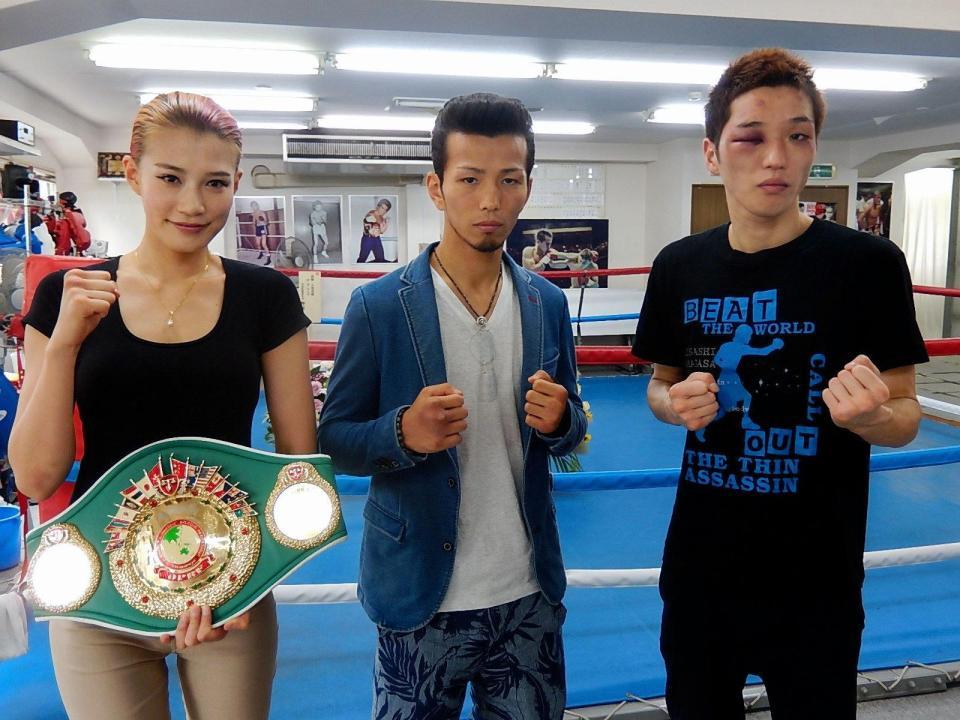 一夜明け会見に臨んだ高野、和気、天笠（左から）