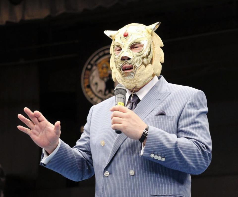 多発する振り込め詐欺撲滅のため、うそ電話詐欺撲滅を宣言した初代タイガーマスク