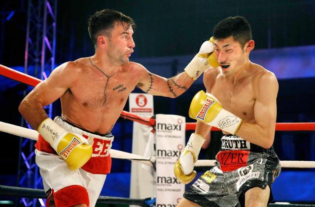 岩佐無念TKO負け「肝が小さかった」