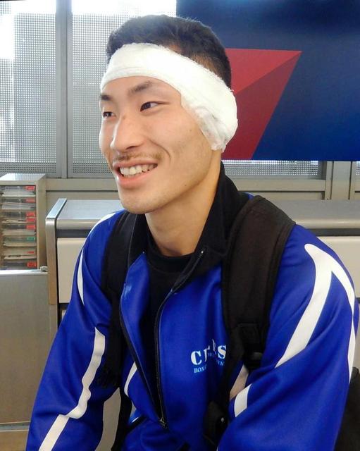 岩佐、世界戦に敗れ帰国 再起誓う!