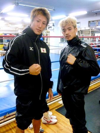 　練習を打ち上げたメーンの中沢（左）と寿以輝