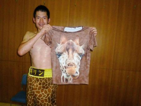 西日本新人王戦準決勝に勝利したジラフ麒麟神田