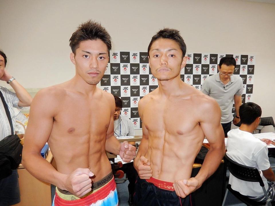 健闘を誓い合う岩井（右）と伊藤