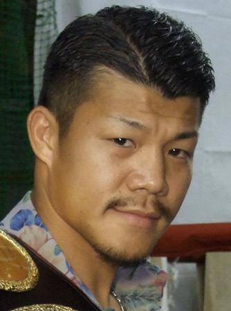 ボクシングの元世界３階級制覇王者の亀田興毅