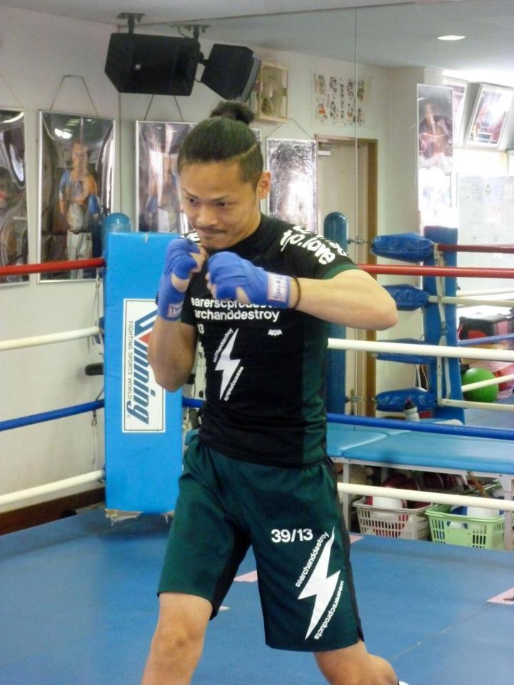 六島ジムでスパーリングを公開した向井