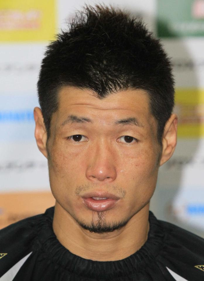 ファンにメッセージを送った長谷川穂積