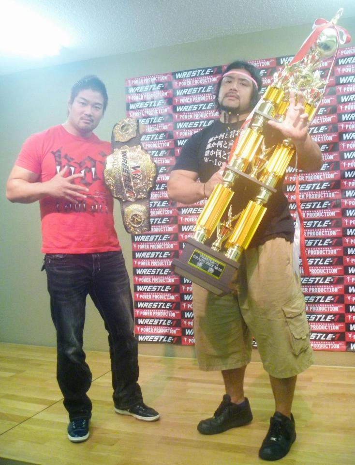 ９・２１後楽園でのタイトル戦が決まったＷＲＥＳＴＬＥ-１王者・ＫＡＩ（左）と「ＷＲＥＳＴＬＥ-１　ＧＰ　２０１５」覇者・征矢学