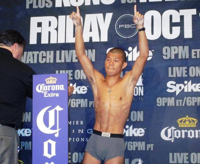 興毅、前日計量で雄叫びワンマンショー