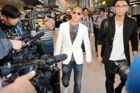 帰国し報道陣に囲まれる亀田興毅（撮影・開出牧）