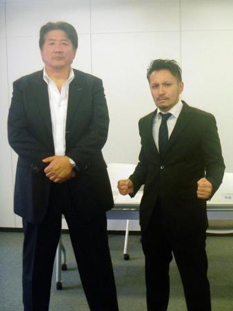 ＴＨＥ　ＯＵＴＳＩＤＥＲの１２・１３大田区に出場する今成夢人（右）とリングス・前田日明代表