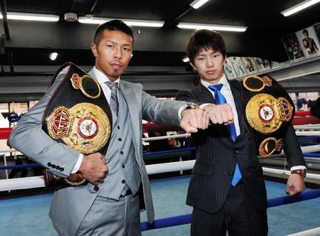 今年も大晦日に世界戦が決まり気合いの入る内山高志（左）と田口良一＝五反田・ワタナベジム（撮影・三好信也）