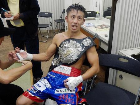 初防衛に成功した粉川拓也