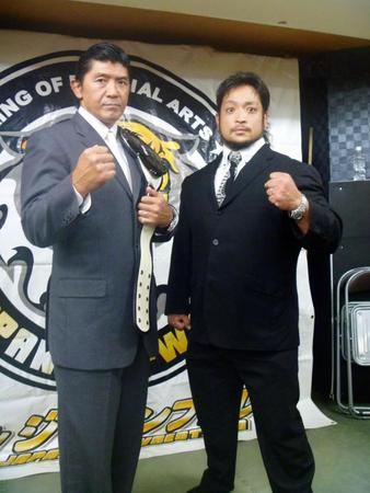 リアルジャパンの後楽園大会で対戦するレジェンド王者・船木誠勝（左）と挑戦者の関本大介