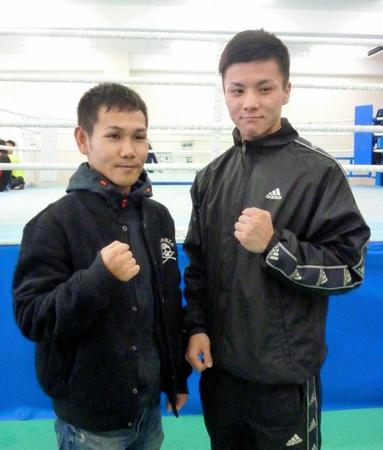 　近大での練習を終えた高山勝成（左）とプロデビューする近大ボクシング部の前主将・城後響