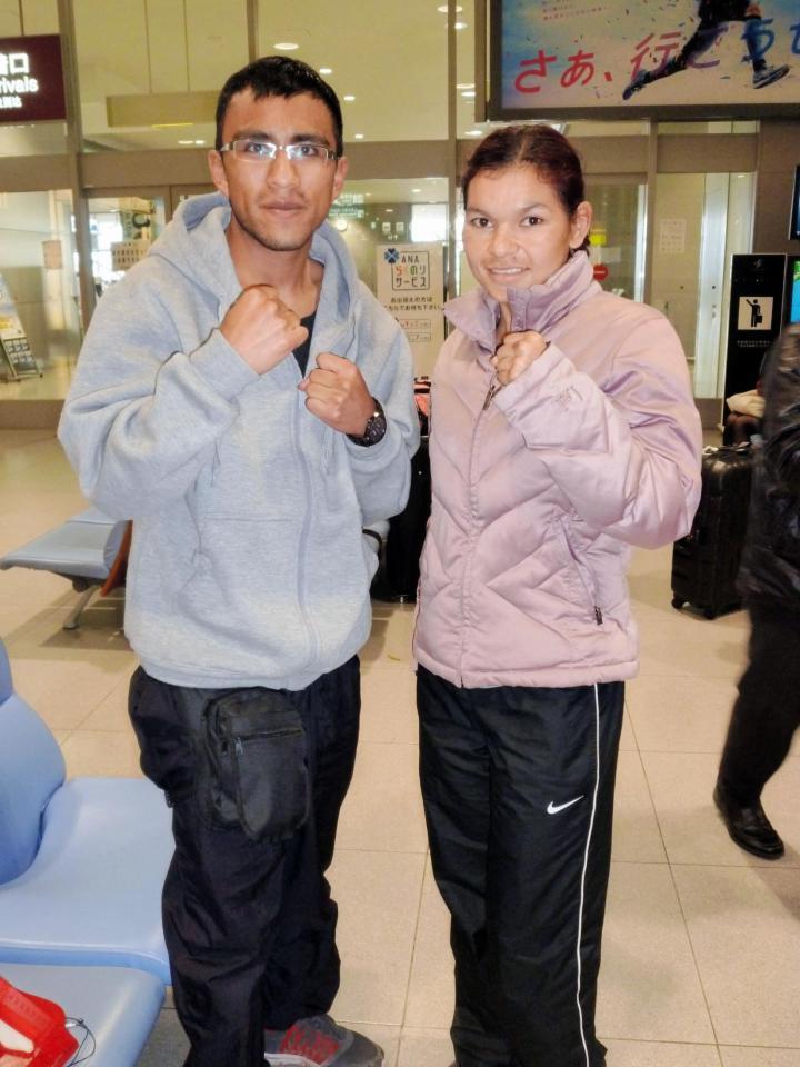 来日したカルロス・ルイス（左）とカレリー・ロペス