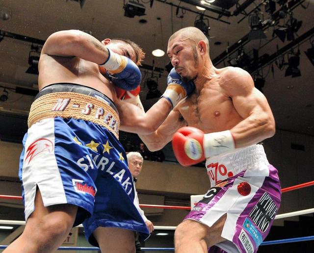 清田５回ＴＫＯで３度目の防衛