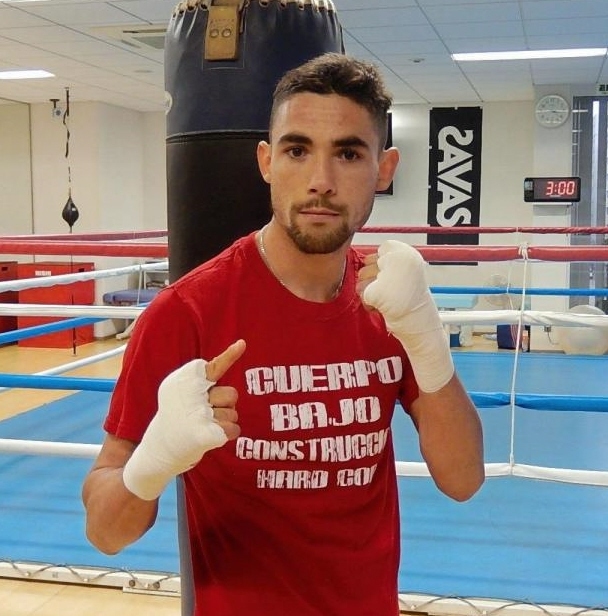 練習を公開した王者メンドサ