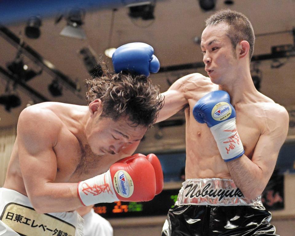 　大川泰弘（左）を攻める新藤寛之