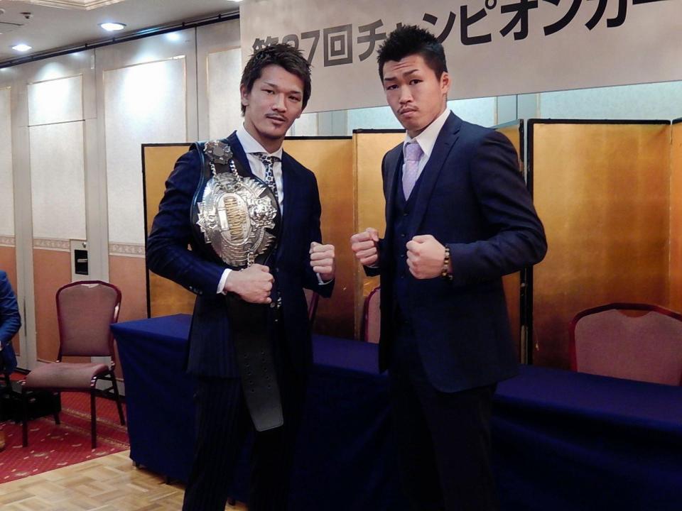 スーパーフェザー級王者・尾川（左）と杉田