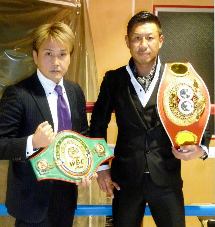 　東洋太平洋王座挑戦を発表した闘将青木誠（右）と本石昌也会長