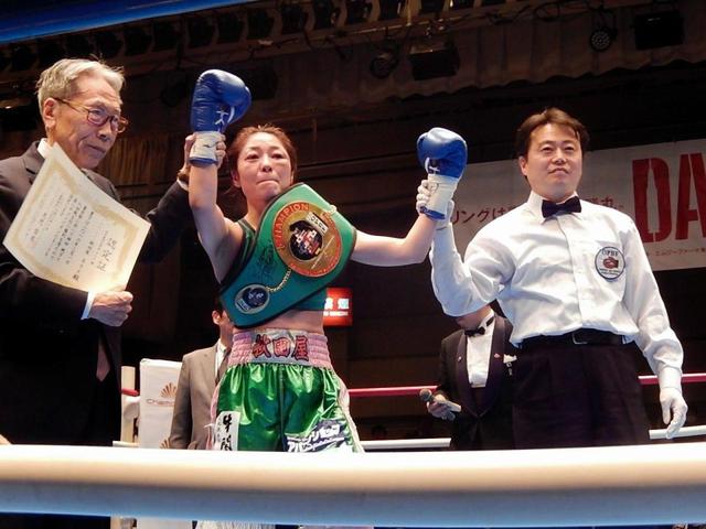 秋田屋が初王座獲得　女子アトム級