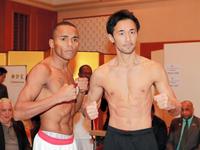 健闘を誓い合う山中慎介（右）とリボリオ・ソリス＝ホテル日航プリンス京都（撮影・石湯恒介）