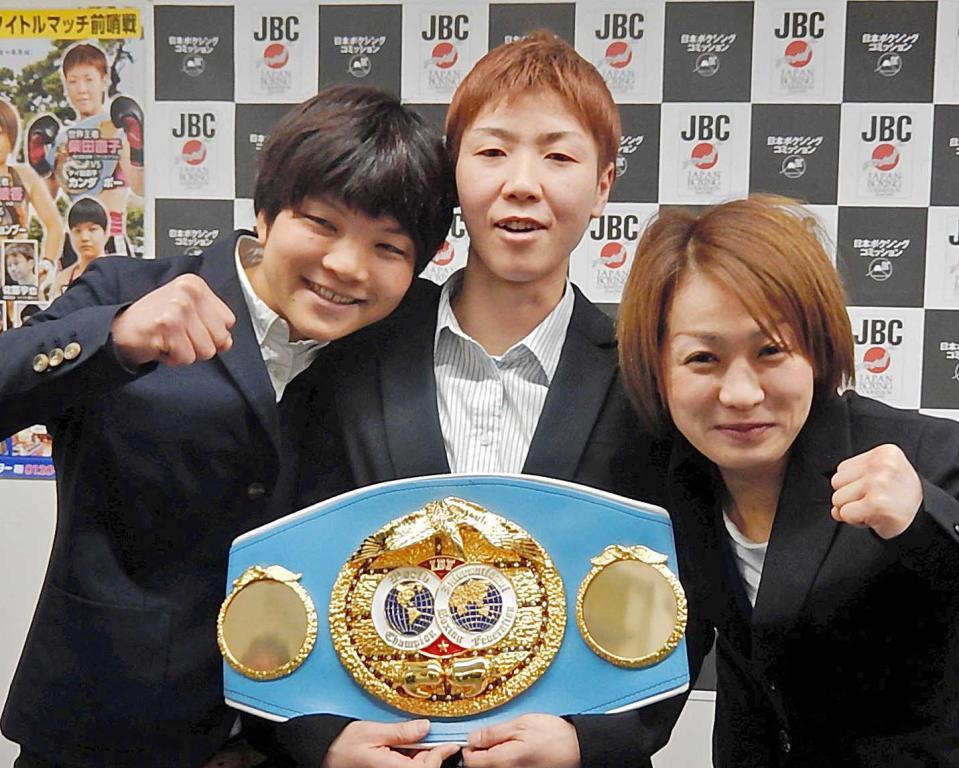 　被災者にエールを送る（右から）宮尾綾香、柴田直子、日向野知恵