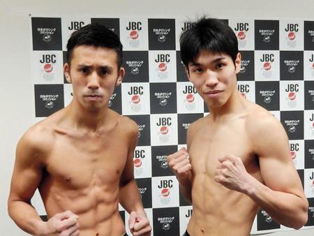 計量を終えた王者・粉川（左）と黒田