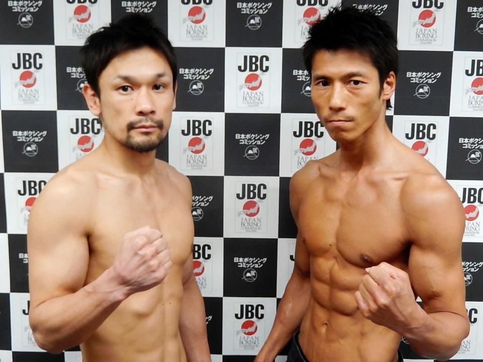 計量を終えた王者・細野（左）と福原