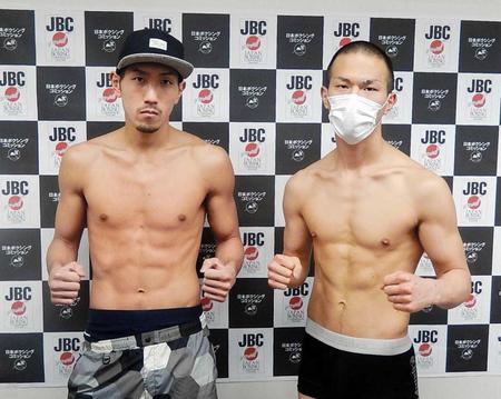 　計量を終えた王者・岡田（左）と麻生