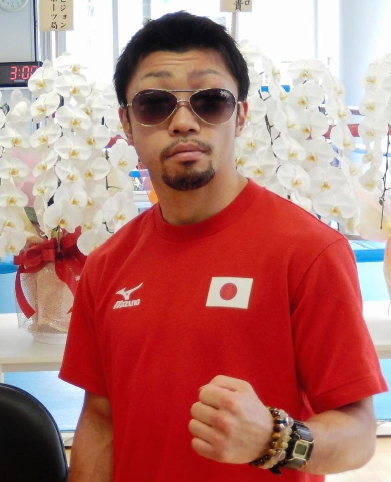 王座防衛成功から一夜明け会見に臨む八重樫東