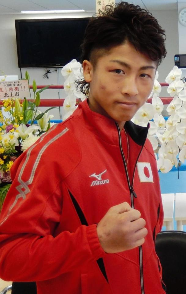 　王座防衛成功から一夜明け会見に臨む井上尚弥