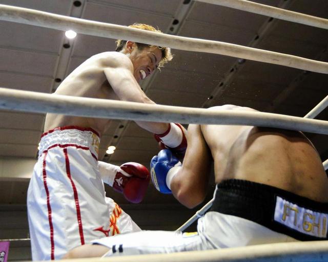 辰吉寿以輝、初６回戦でＴＫＯ勝利　ボディー連打、３回にダウン３度