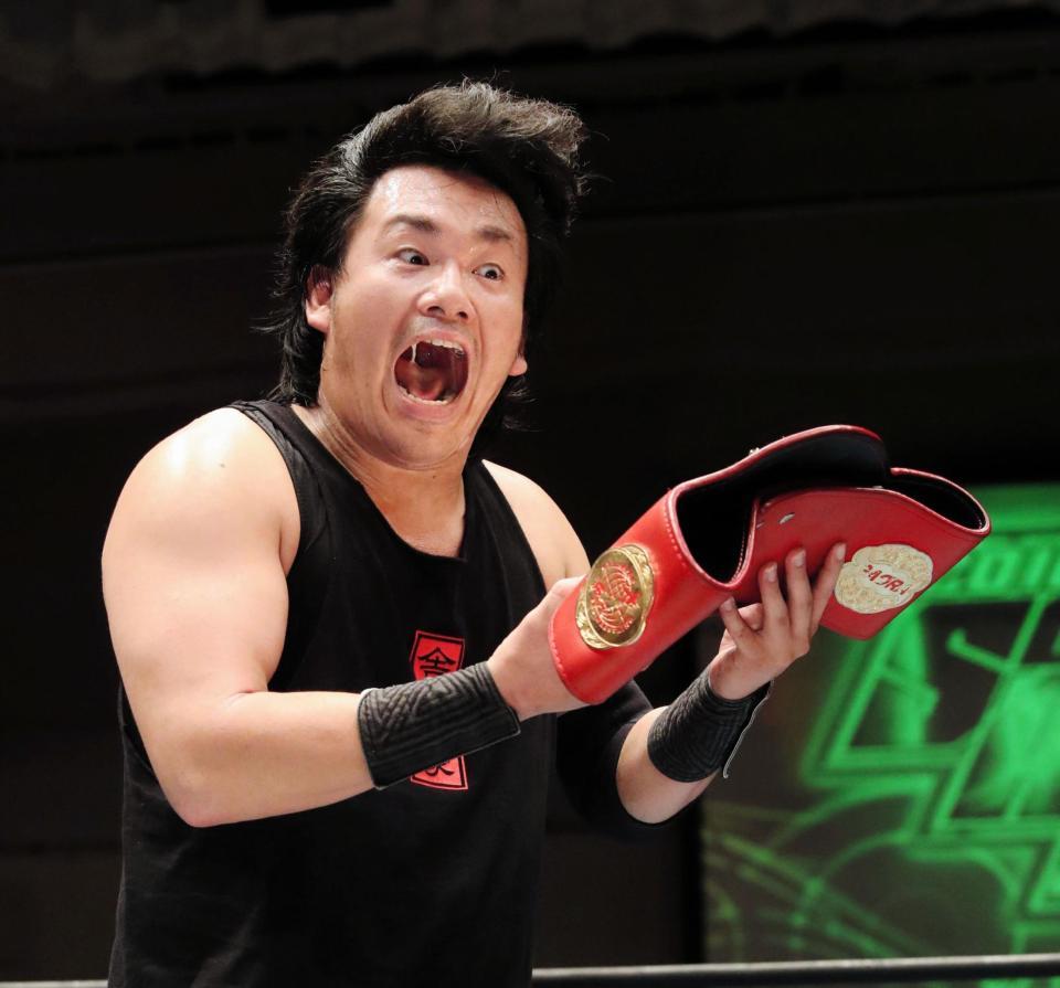 ベルトを奪取した南野＝後楽園ホール