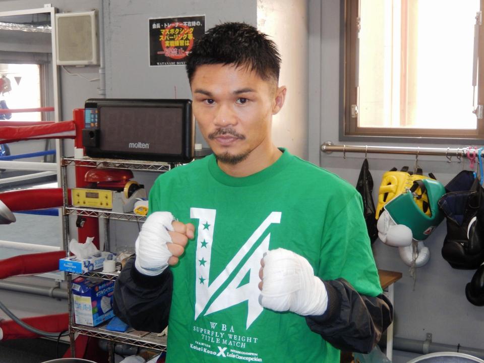 「Ｖ４」をデザインしたシャツで練習に臨む河野公平