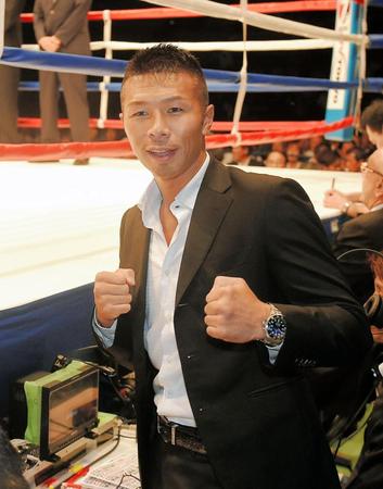 テレビの解説者として会場を訪れた内山高志＝東京・大田区総合体育館（撮影・堀内翔）