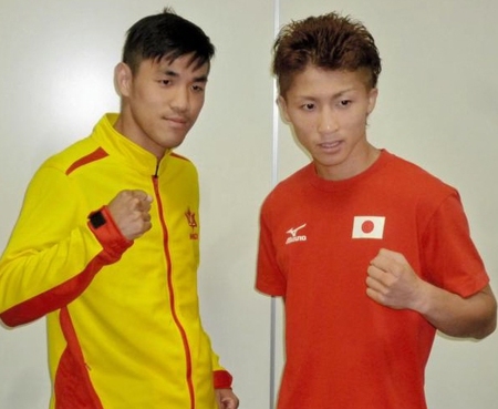 検診を終えた井上尚弥（右）とペッチバンボーン