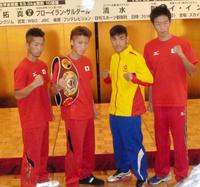 共同会見に参加した（右から）清水聡、ペッチバンボーン、井上尚弥、拓真