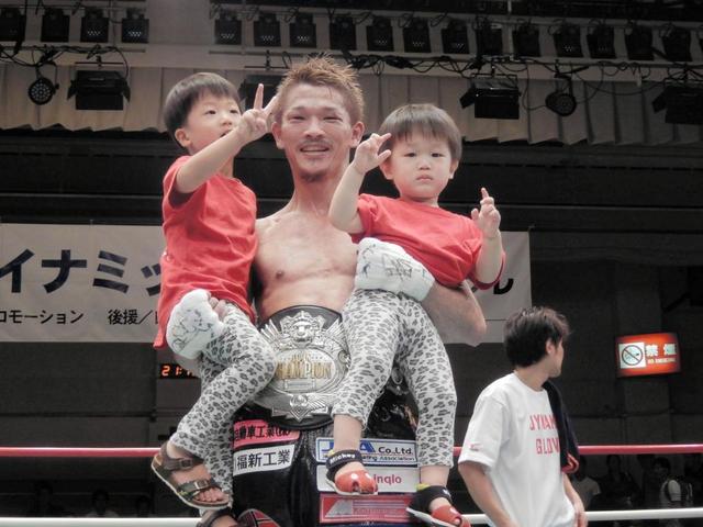 尾川堅一が１０回ＴＫＯでＶ２