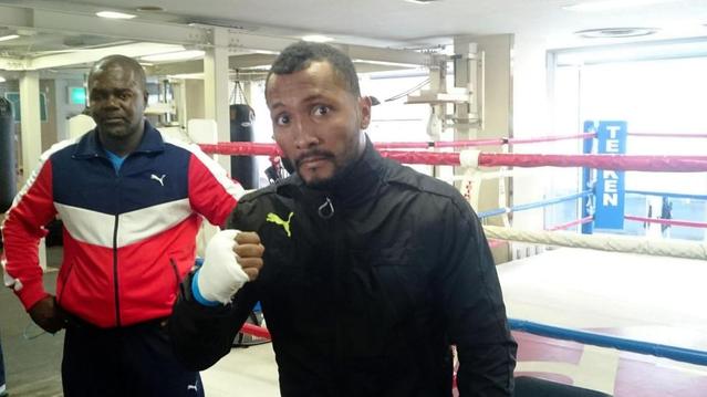 山中慎介の対戦相手、モレノが公開練習 減量ピンチ?必死に汗出し