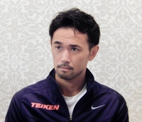 パナマ人記者の質問に厳しい表情の山中